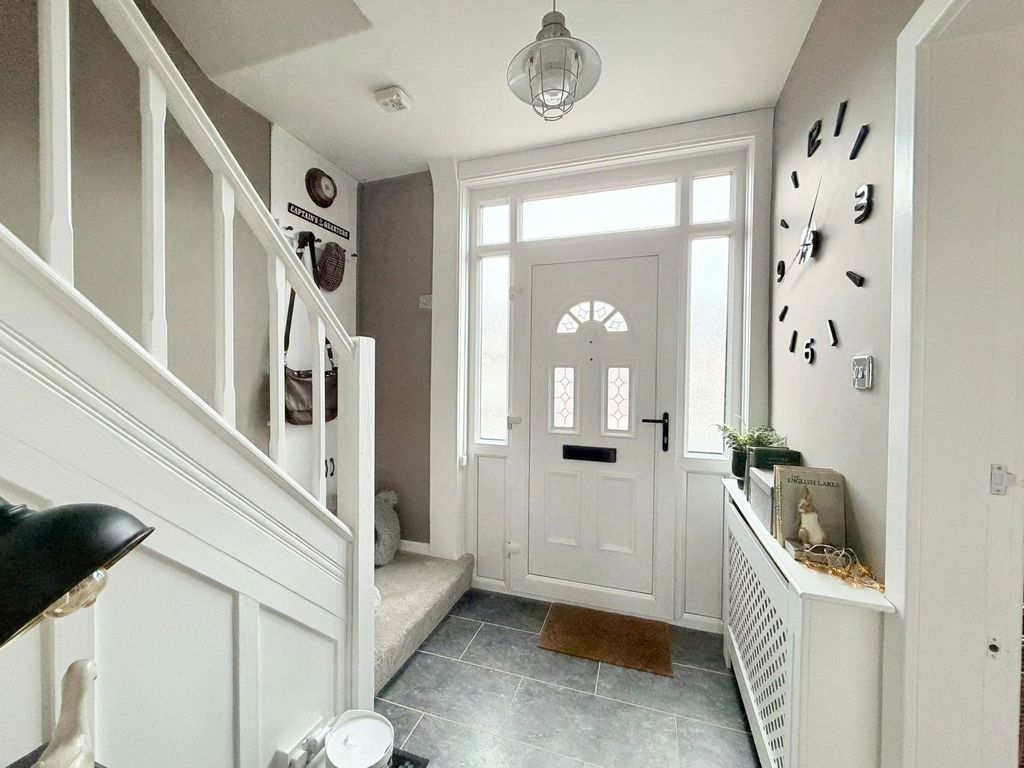 Property photo 2 of 28