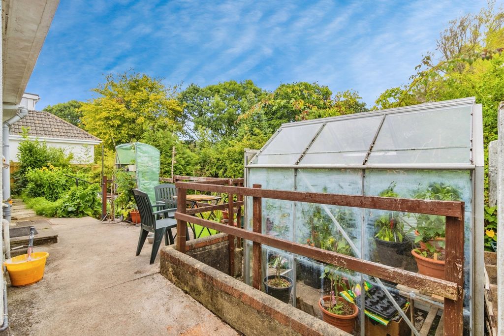 Property photo 2 of 17 Photo
