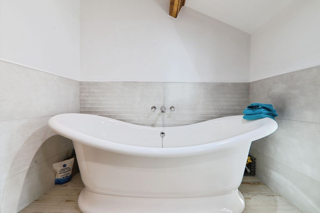 Property photo 3 of 18 4587529