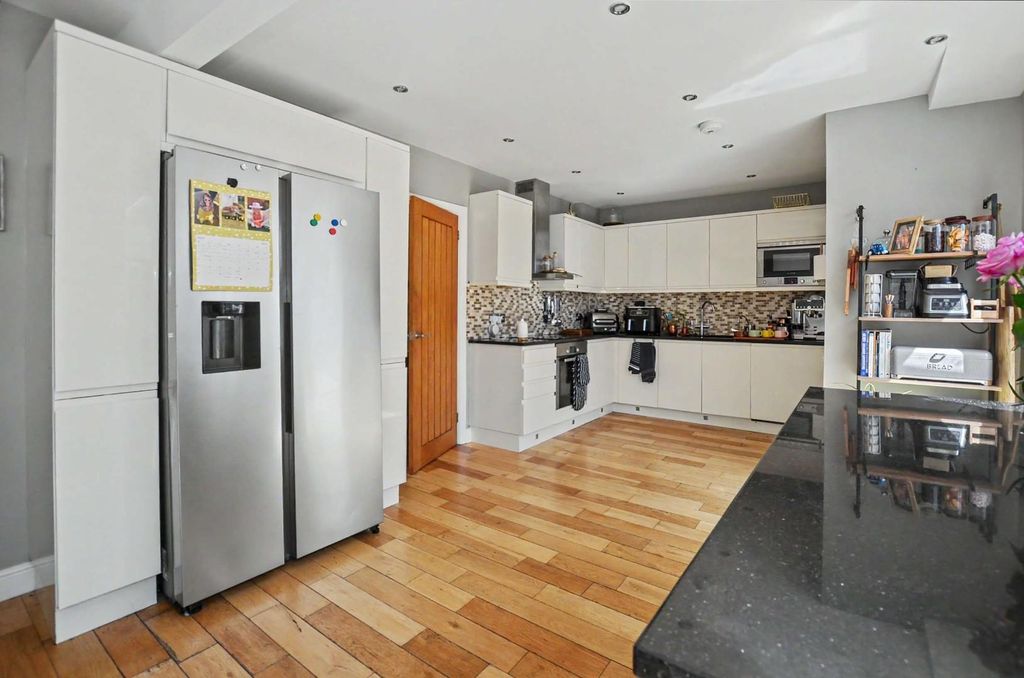 Property photo 3 of 22