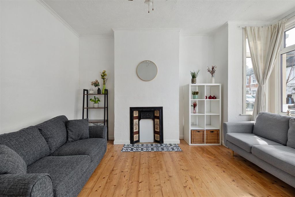 Property photo 2 of 32 Park Avenue, Ig11