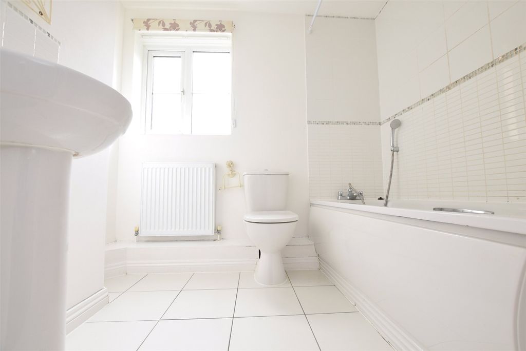 Property photo 1 of 9 Bathroom