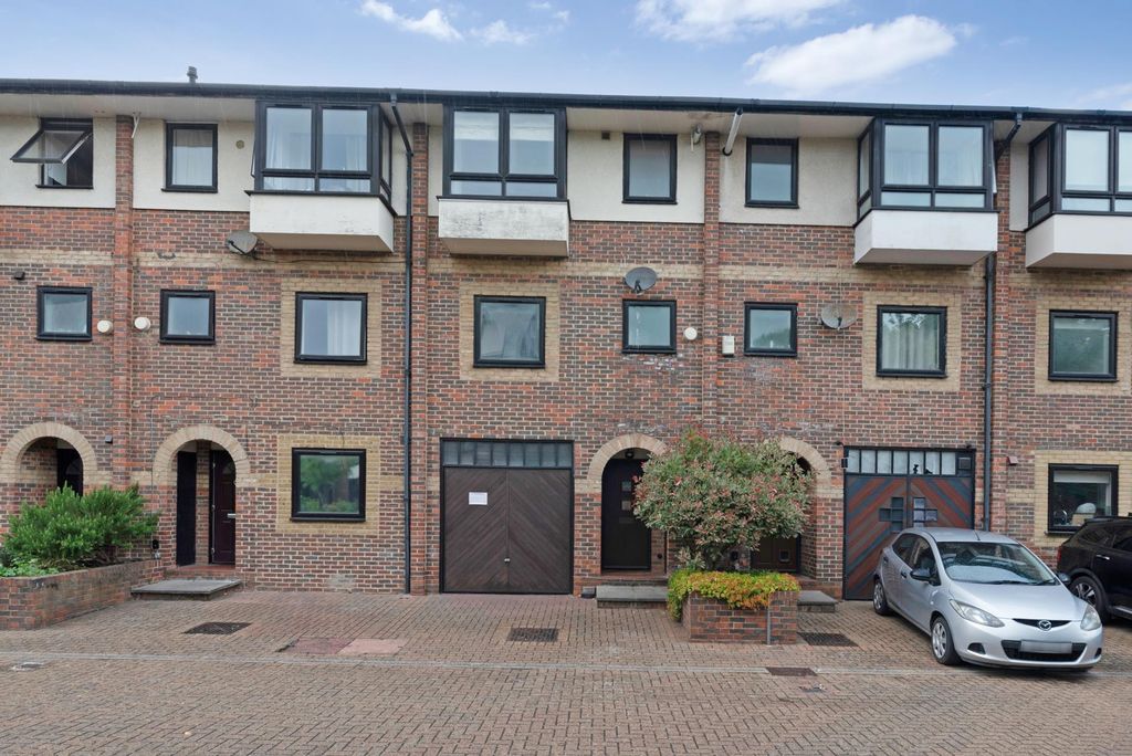 Property photo 1 of 23
