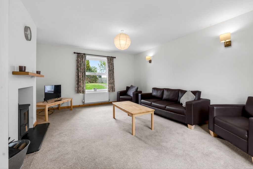 Property photo 3 of 17 Living Room