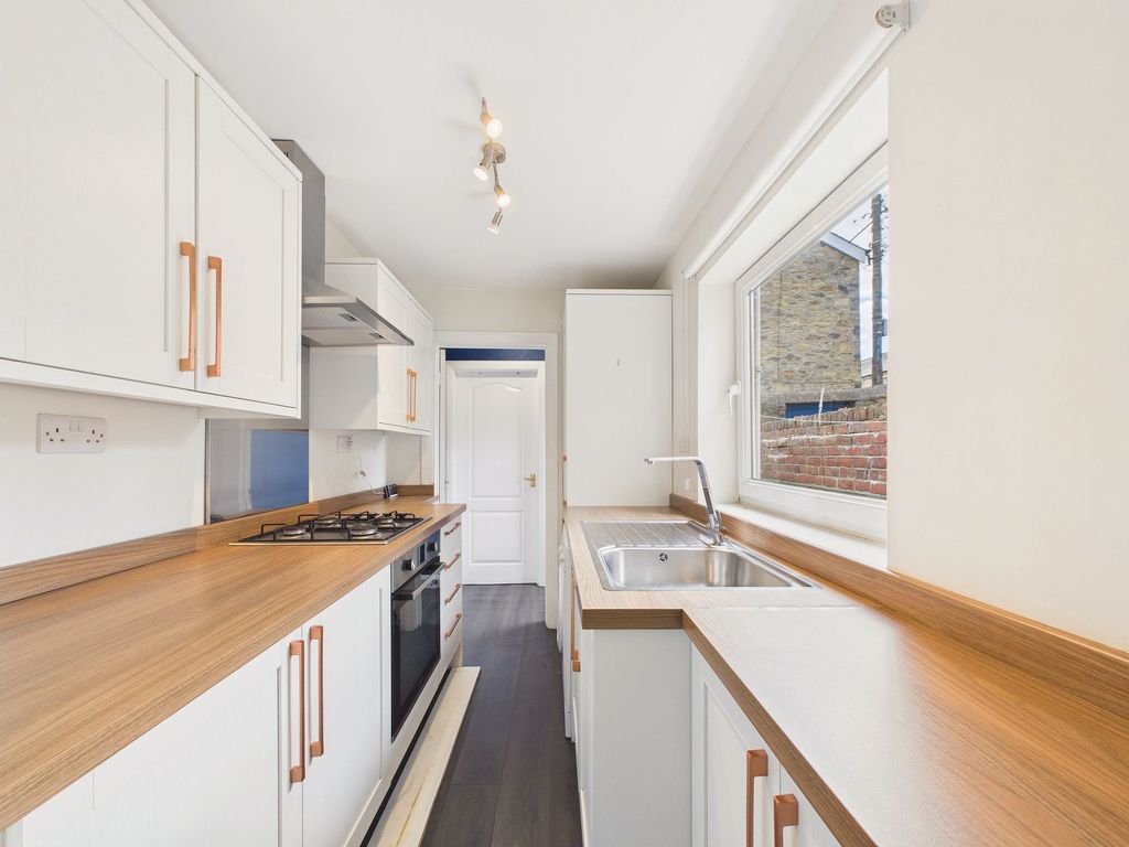 Property photo 3 of 9 Kitchen