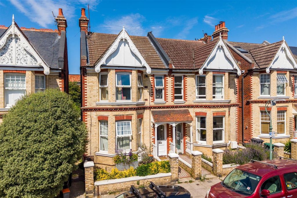 Property photo 1 of 25 Gff, Worcester Villas-22.Jpg