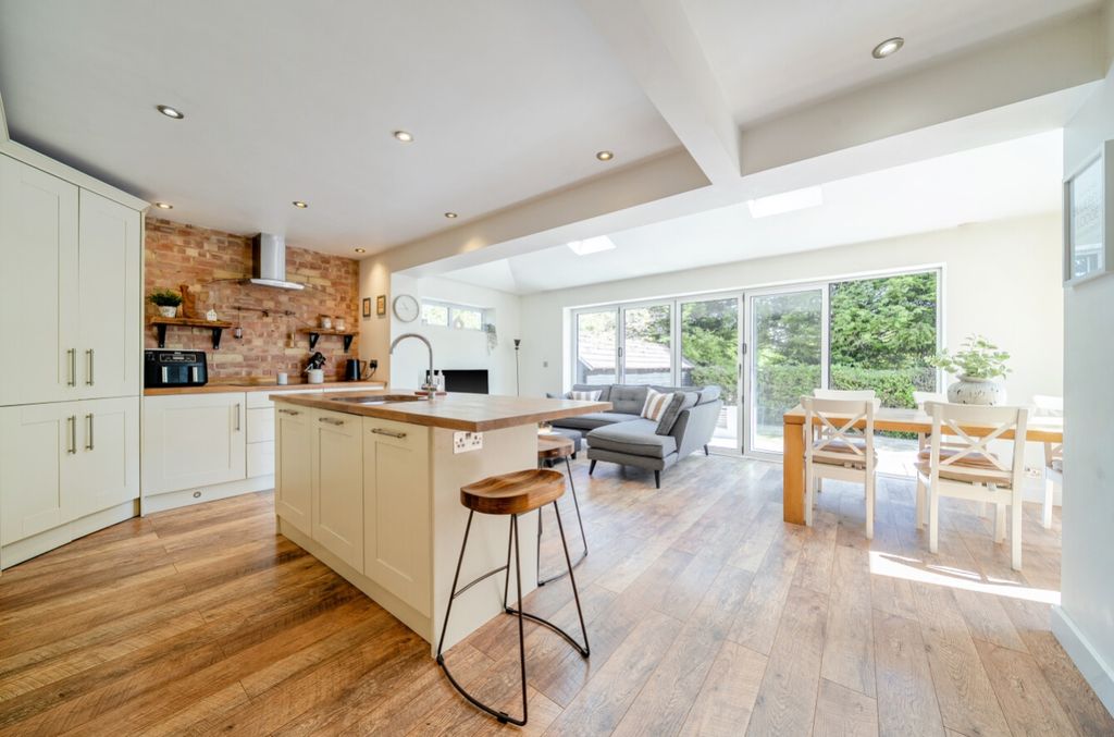 Property photo 2 of 28 1496613-24-6A63Ccb262Bc5