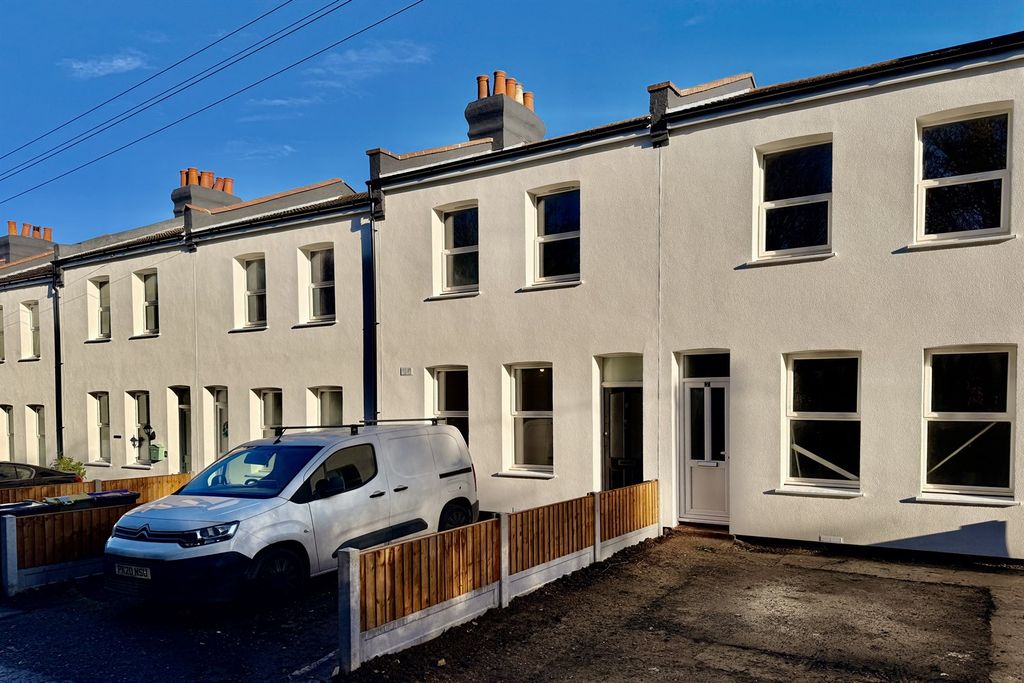 Property photo 1 of 8 (Main)