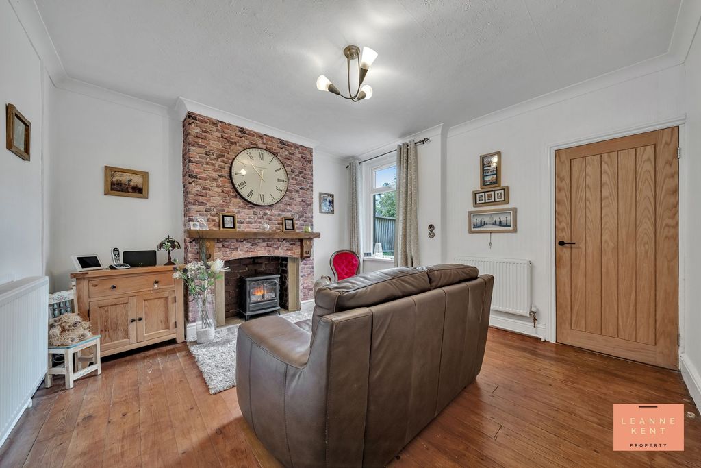 Property photo 2 of 27