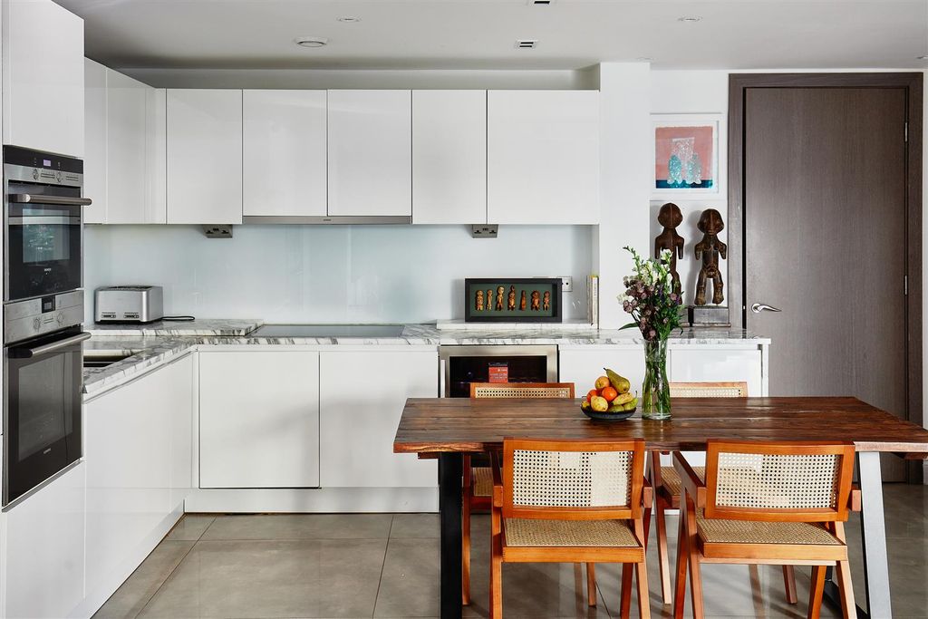 Property photo 2 of 31