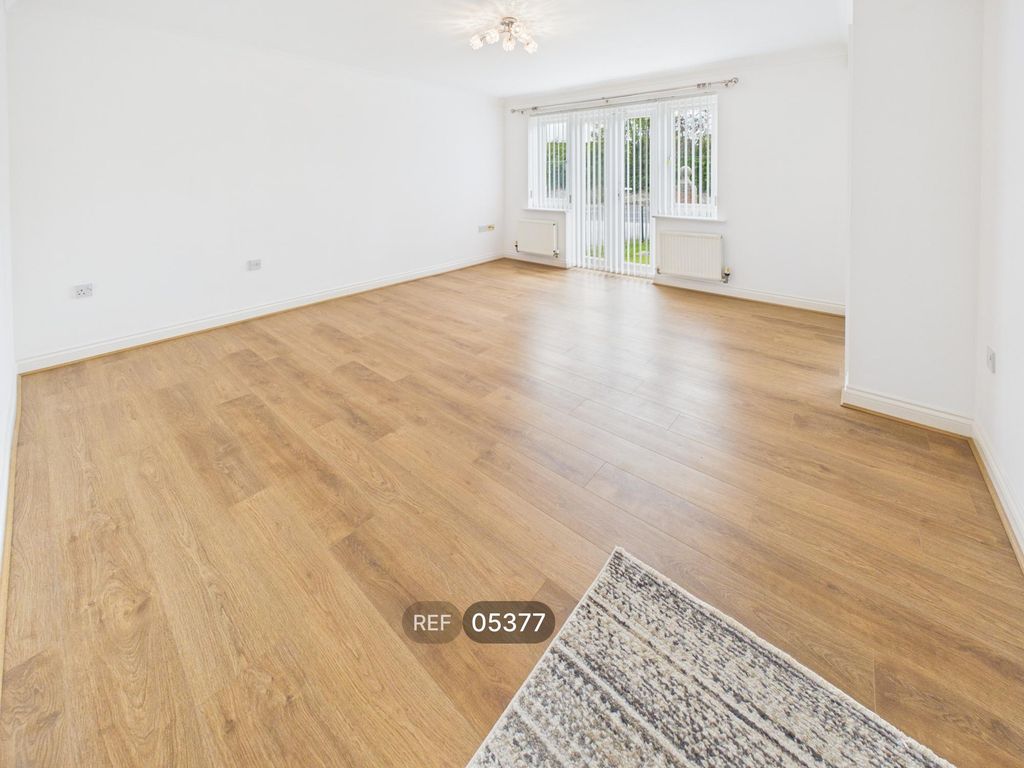Property photo 3 of 11 Living Room