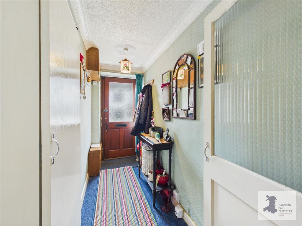 Property photo 2 of 19 Hallway
