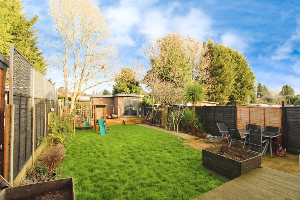 Property photo 2 of 9 Garden