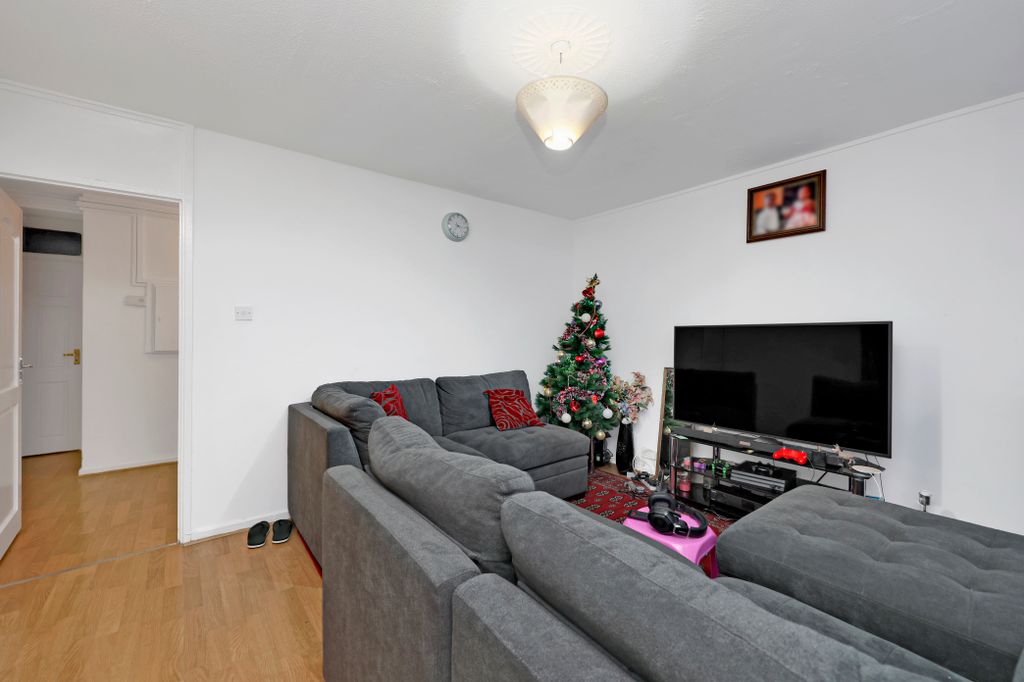 Property photo 3 of 12
