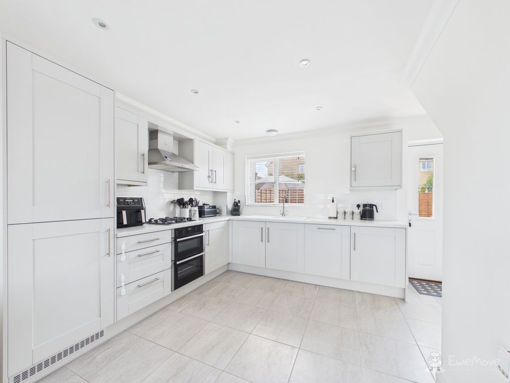 Property photo 2 of 21 Kitchen Diner- Mark Stephens Ewemove Newmarket And