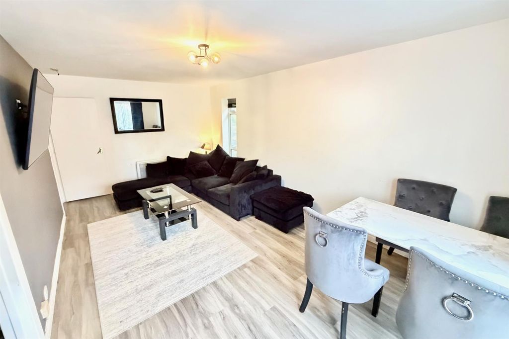 Property photo 3 of 6 Lounge.Jpg