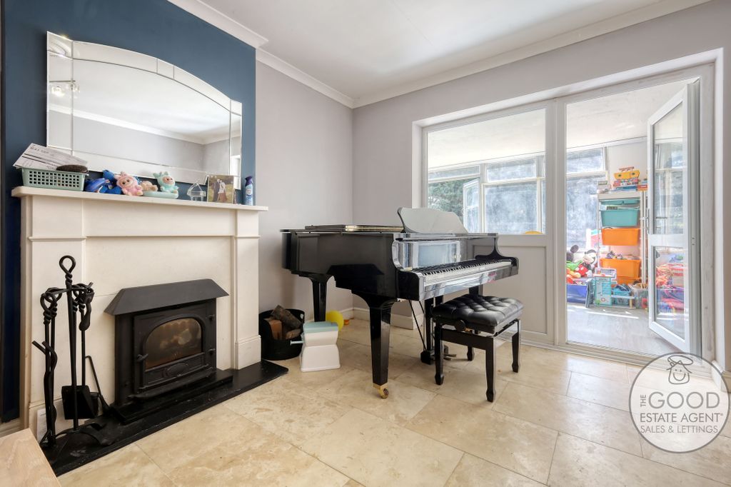 Property photo 3 of 18