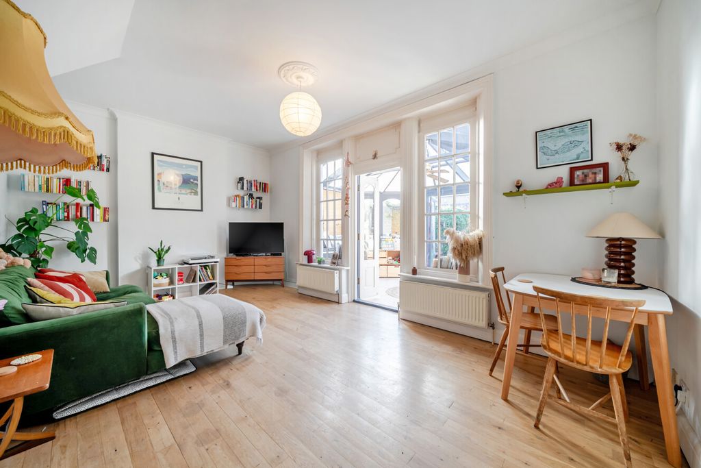 Property photo 2 of 15 1395958-10-696779...