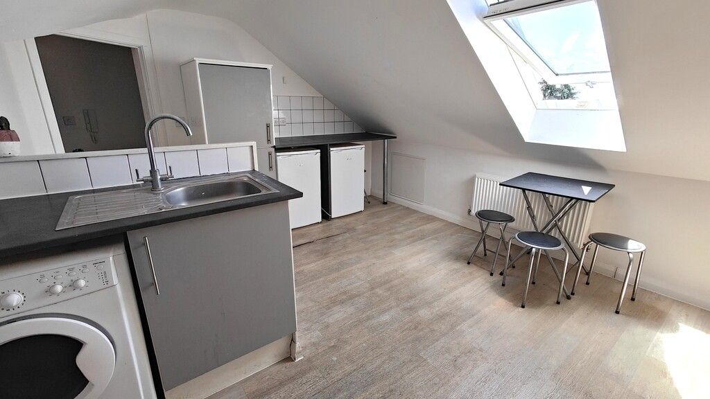 Property photo 2 of 7 108 Lettings