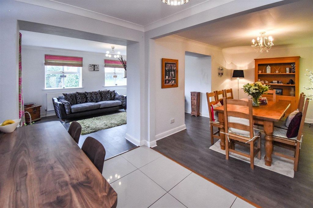 Property photo 2 of 30