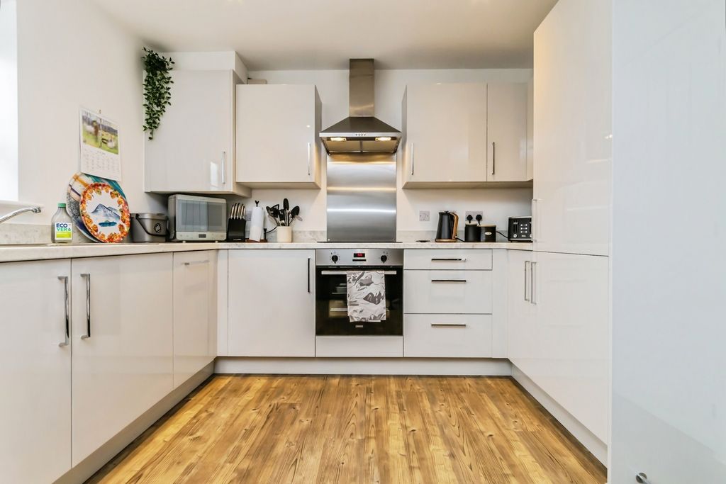 Property photo 2 of 20 Pbox-Img.Jpg