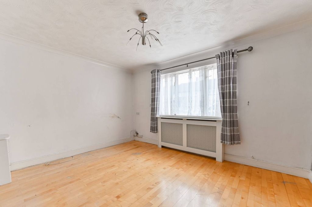 Property photo 3 of 14