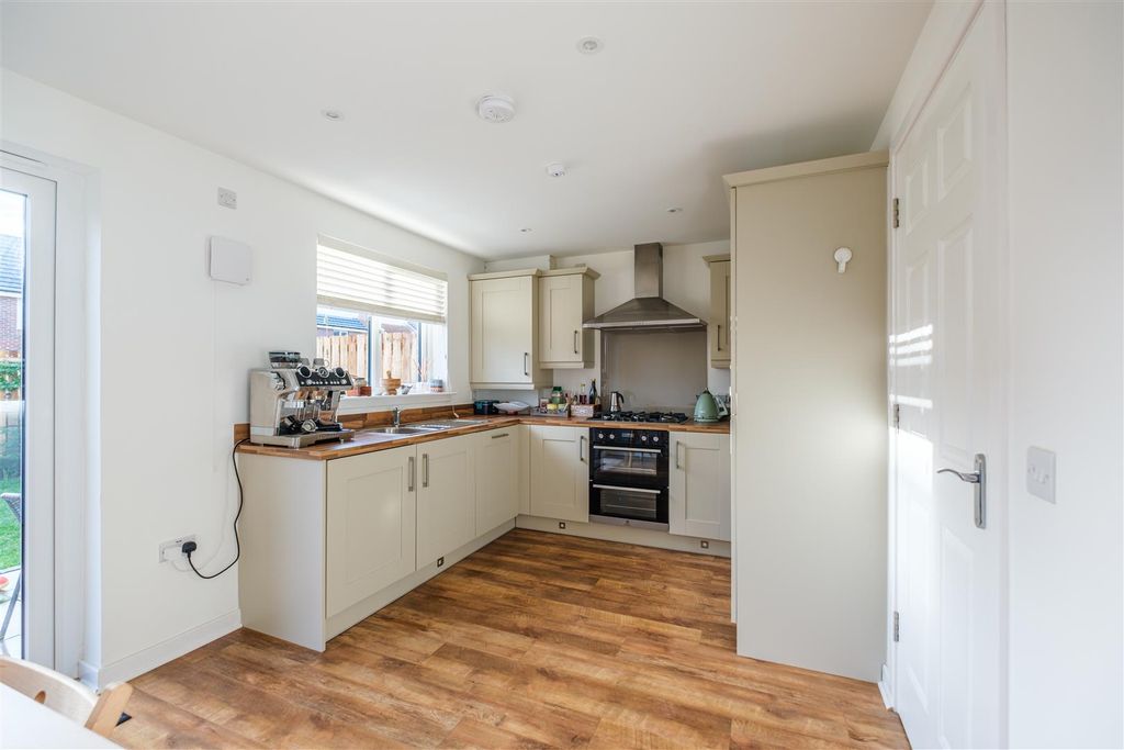 Property photo 3 of 22 Twister Crescent-19.Jpg