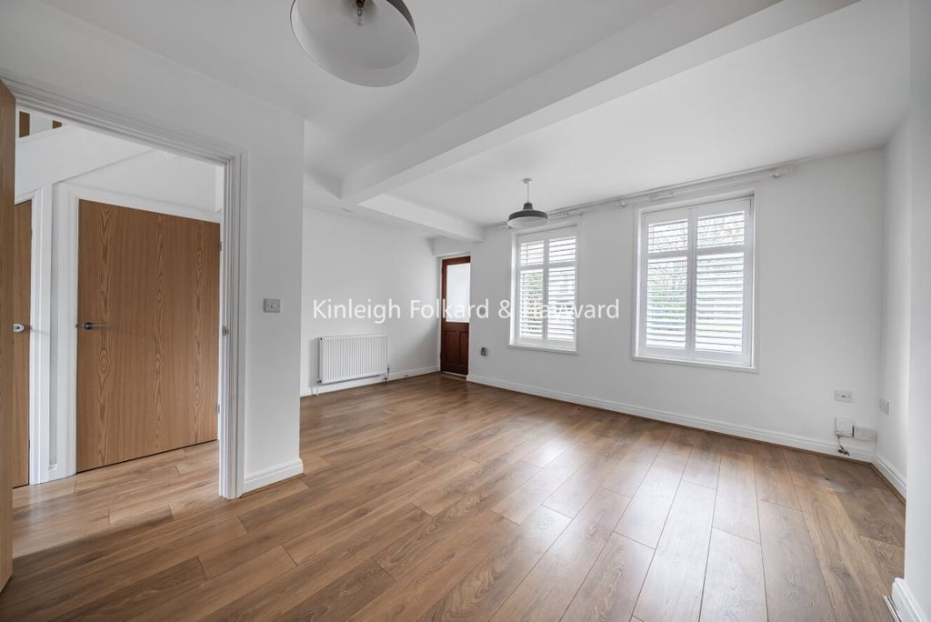 Property photo 2 of 7 421F225F-Ab25-46F2-A