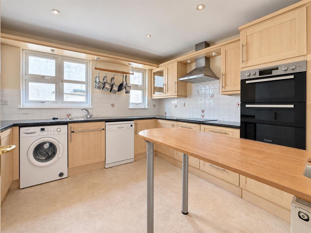 Property photo 3 of 19 Kitchen 1.Png