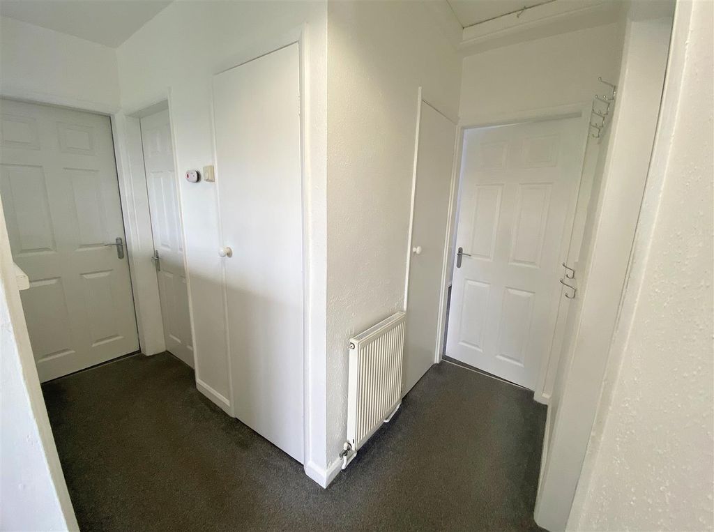 Property photo 2 of 13 Hallway