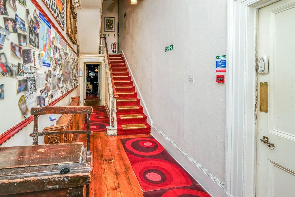 Property photo 2 of 14 Entrance Hall