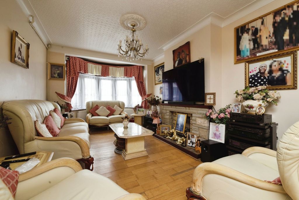 Property photo 2 of 17 Photo