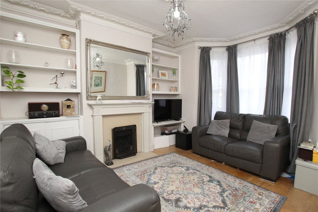 Property photo 3 of 15 Picture 3