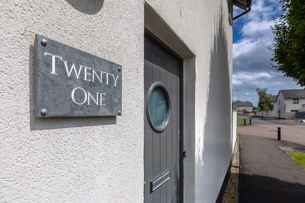 Property photo 3 of 18 Exterior