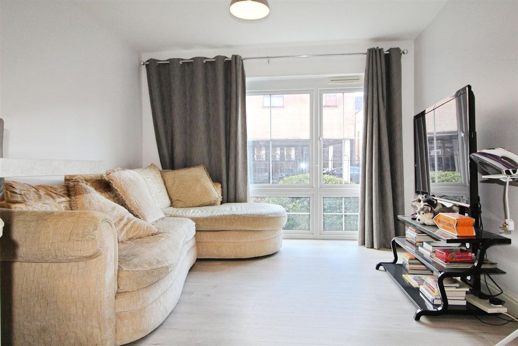 Property photo 2 of 8 Bb1Fe97c-2.Jpg