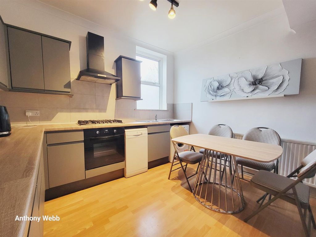 Property photo 1 of 8 Kit Diner