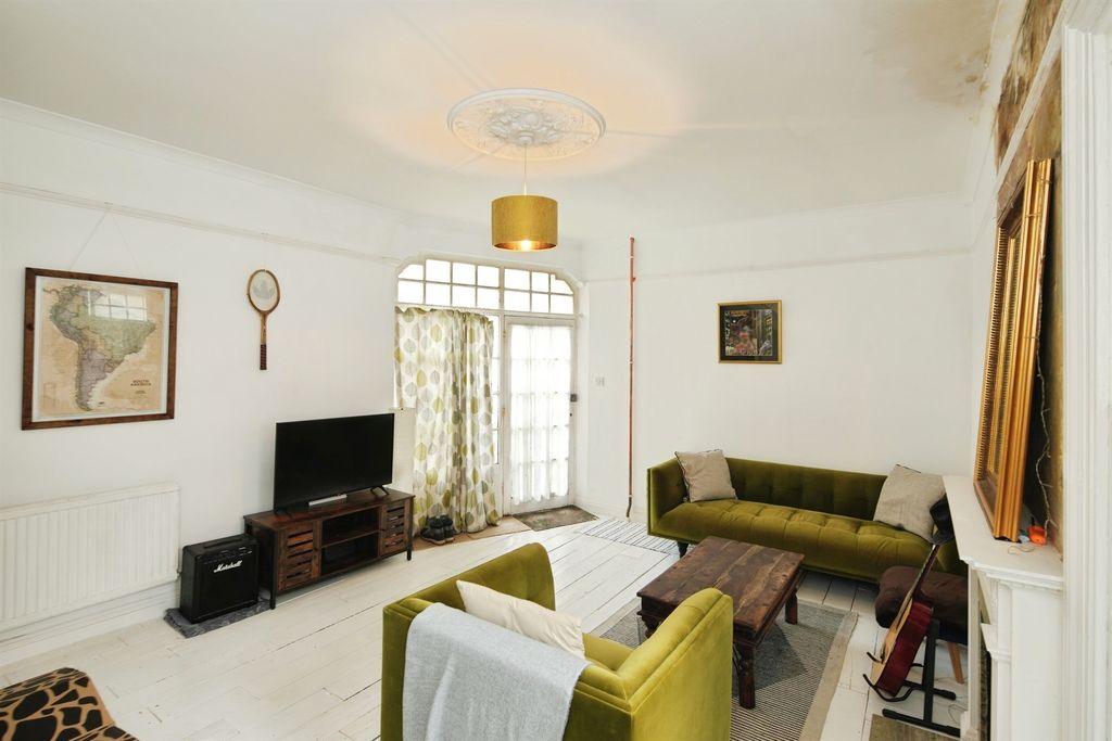 Property photo 2 of 18