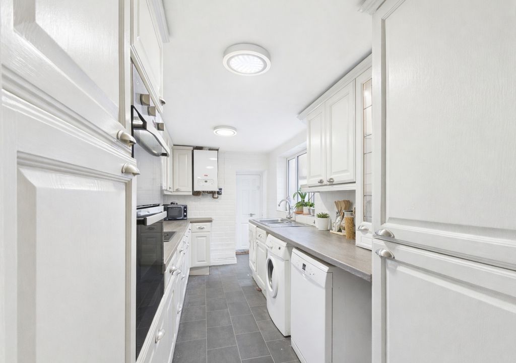 Property photo 1 of 7 Picture No. 11