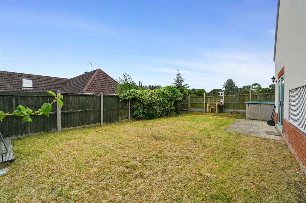 Property photo 3 of 13 Garden