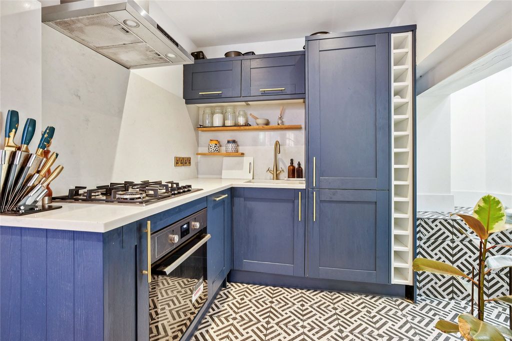 Property photo 3 of 14 Kitchen