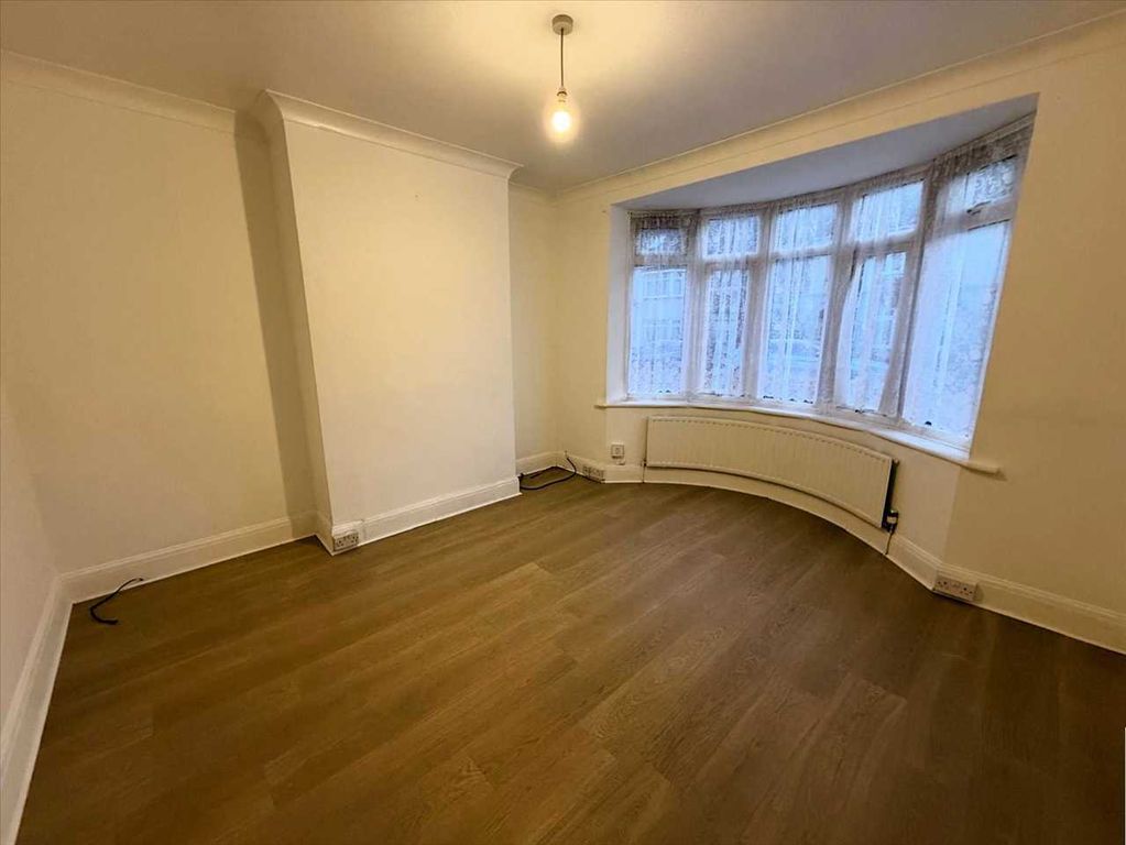 Property photo 3 of 14 Lounge