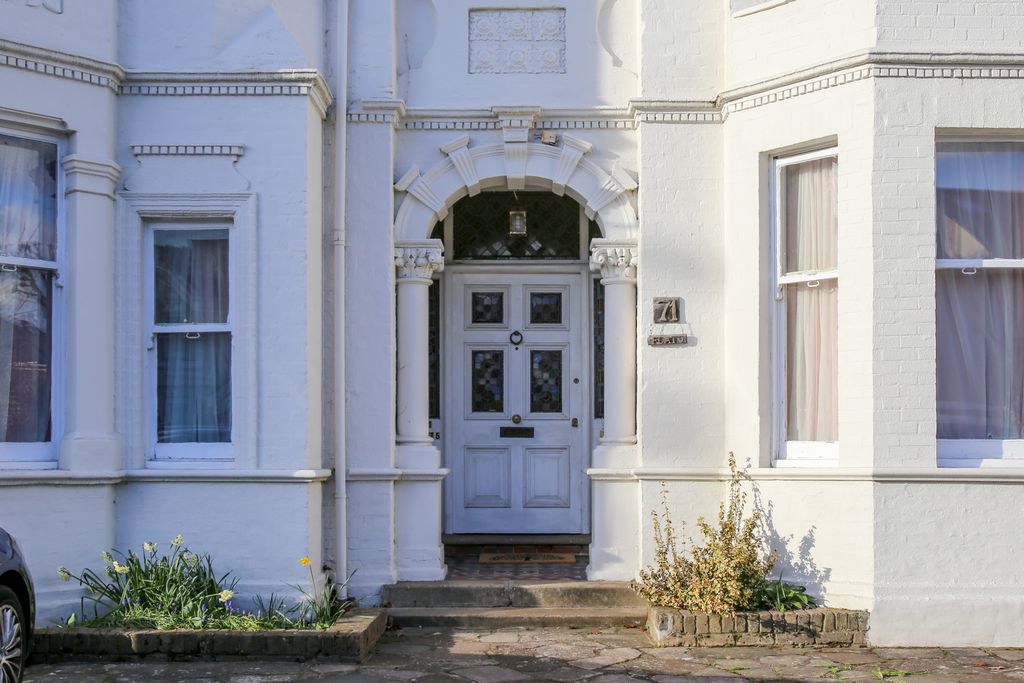 Property photo 3 of 17