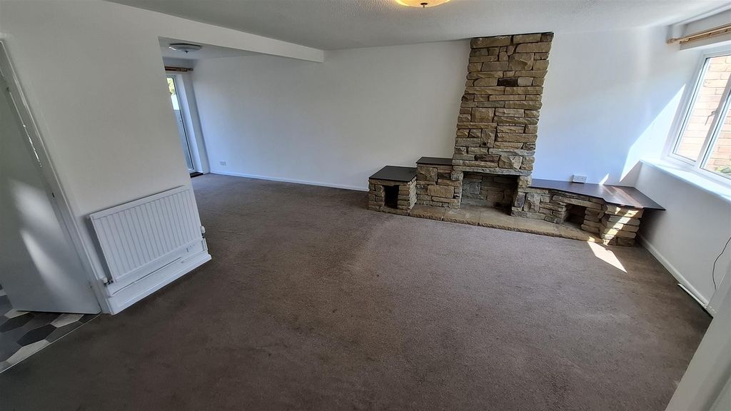 Property photo 2 of 9 Lounge