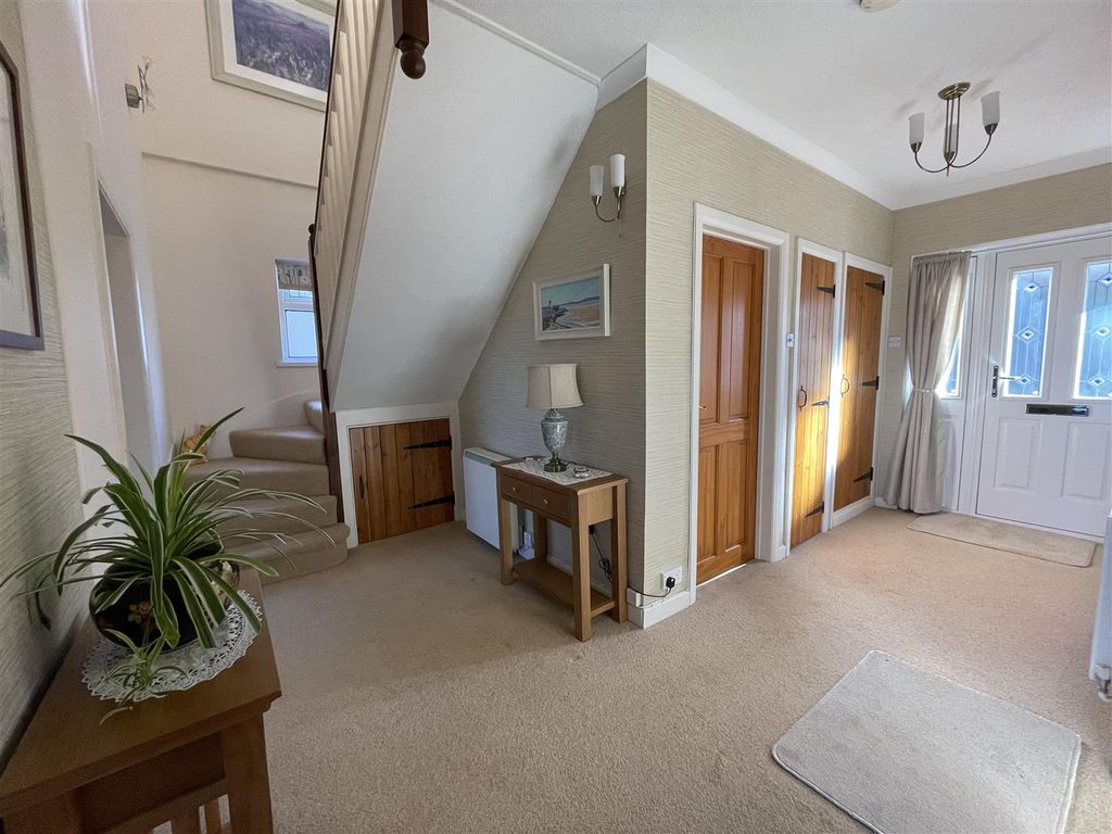 Property photo 3 of 44