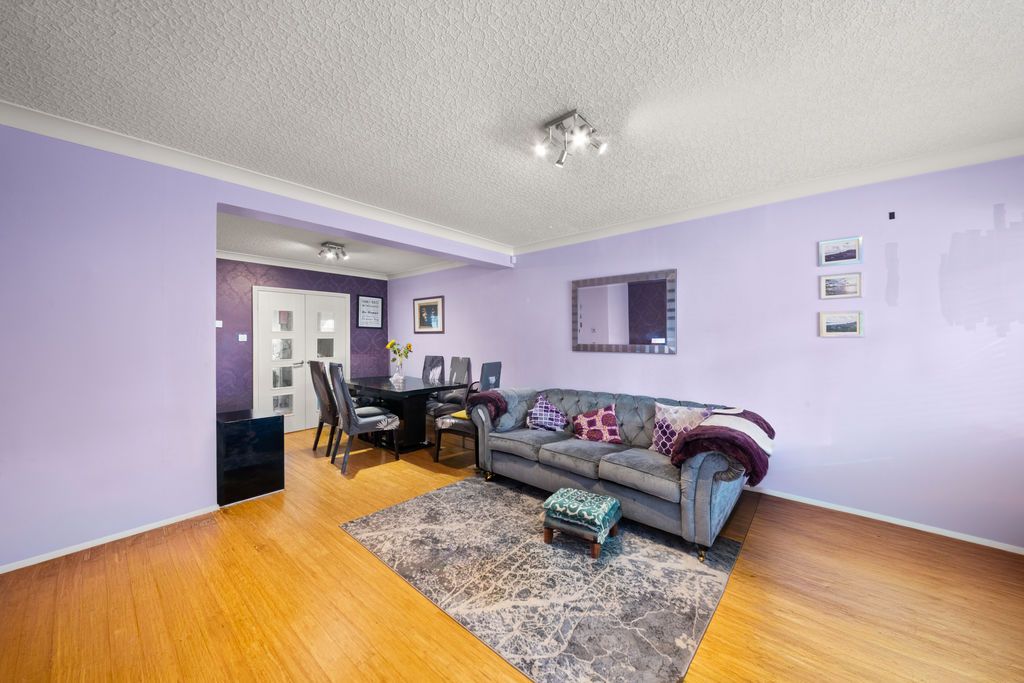 Property photo 3 of 16 Photo 8
