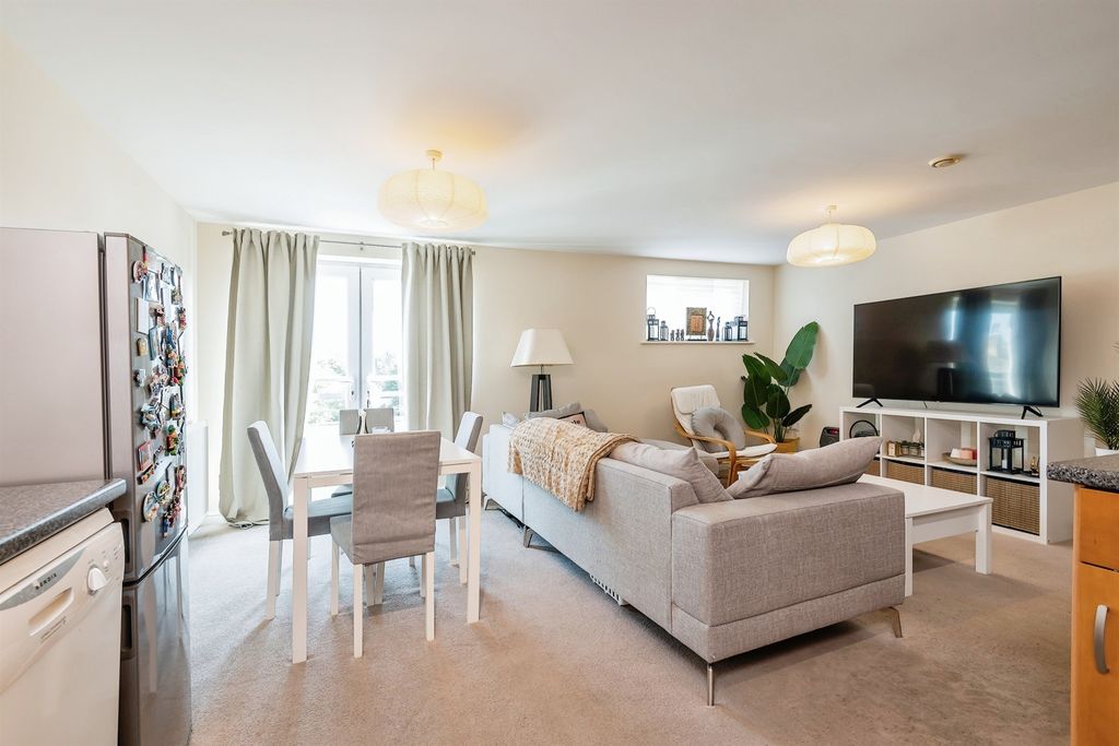 Property photo 2 of 8