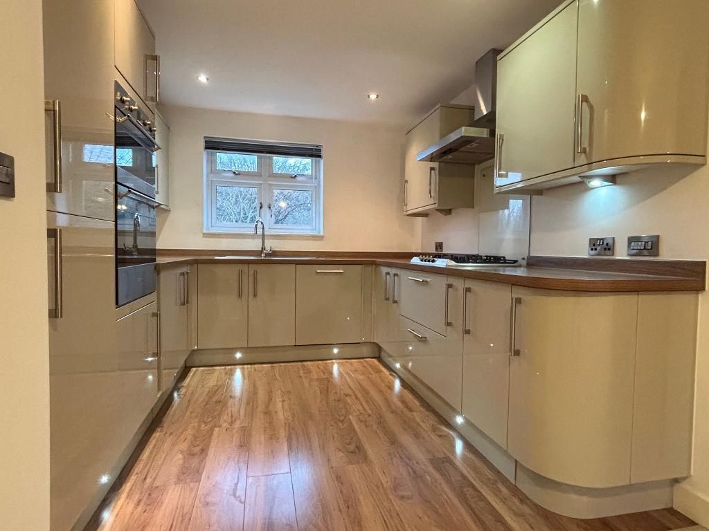 Property photo 2 of 18 Kitchen