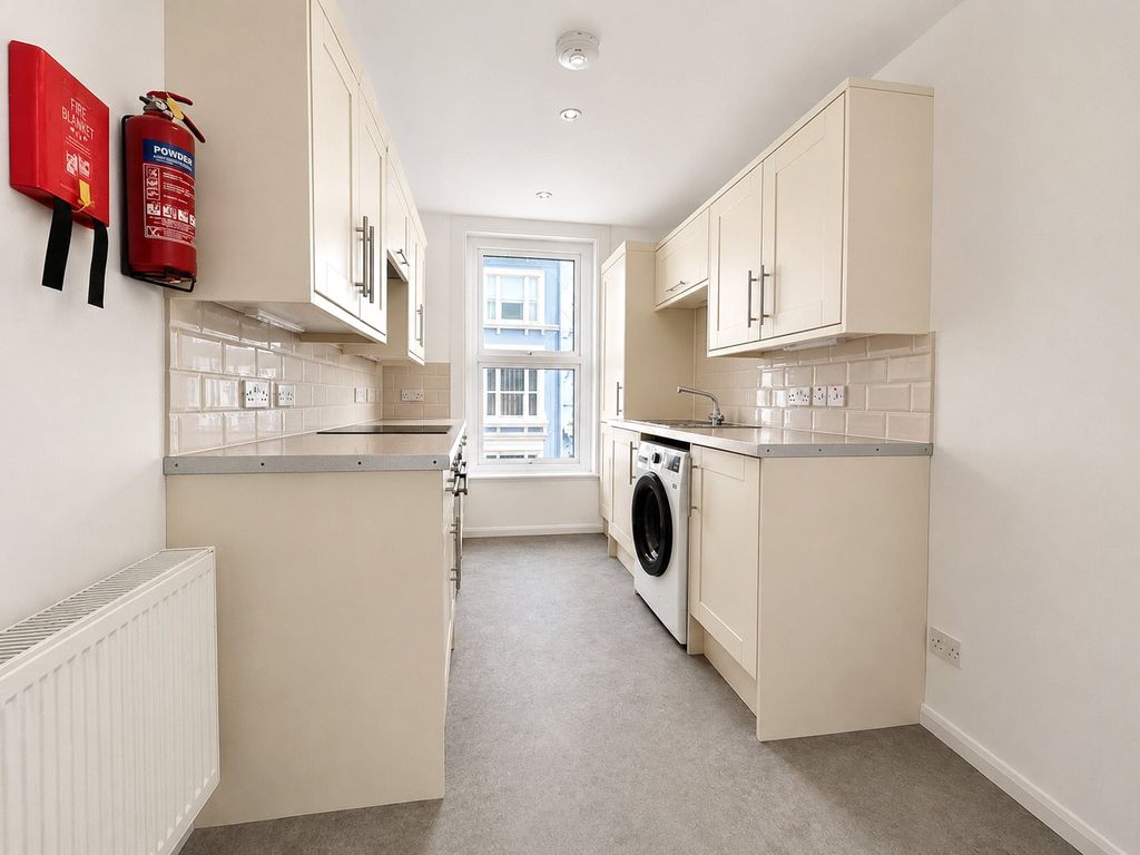 Property photo 2 of 6 Picture No. 12