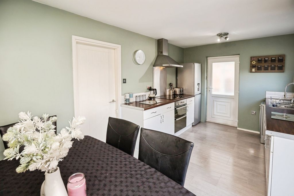 Property photo 3 of 20 Kitchen Diner