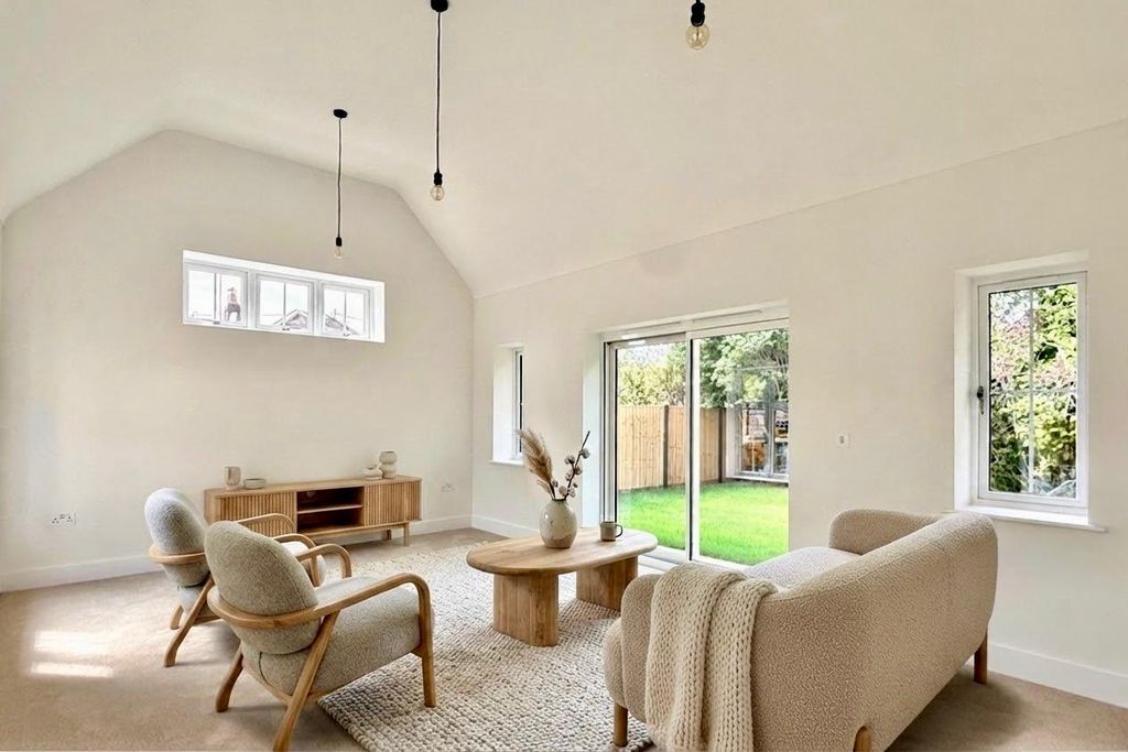 Property photo 2 of 19 2c Highfield Rd New Photos Sept 2026 (12)